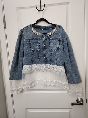 3/$25 Womens Denim Acid Wash Vintage Style  Button Shirt With Lace Trim